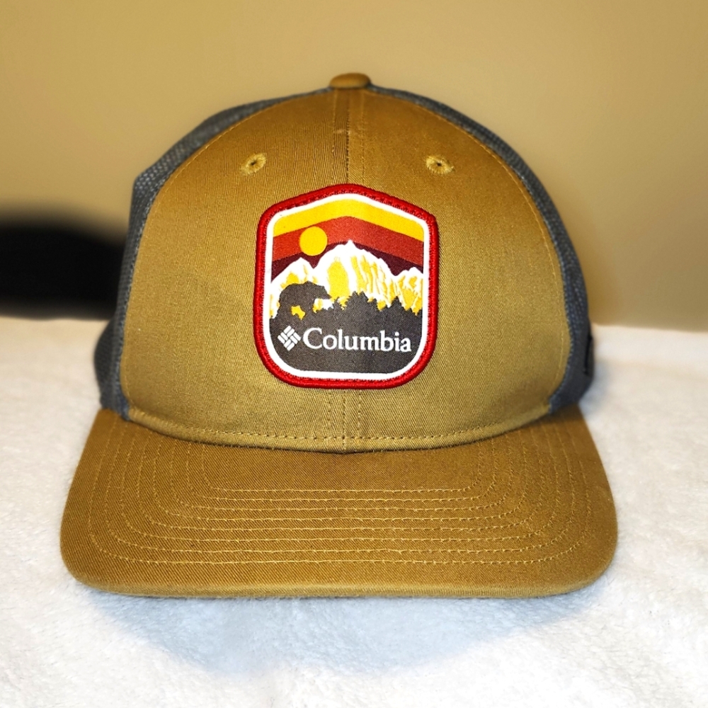 Columbia Mesh Snapback Trucker Hat Mountain Bear Patch Spring Grove NWOT Cap